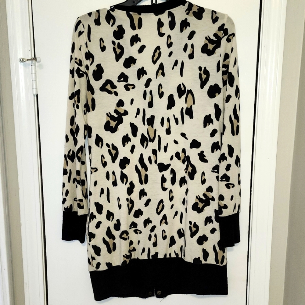 ⭐️Host Pick⭐️ Womens Black, White and Tan Leopard Print Cardigan Sweater - Picture 3 of 3